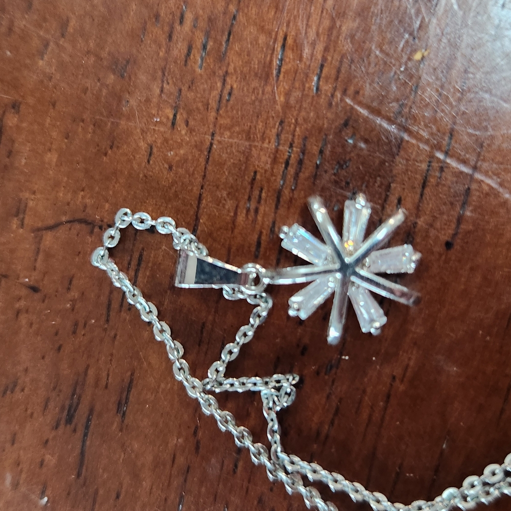 Elegant Silver Starburst Pendant Necklace